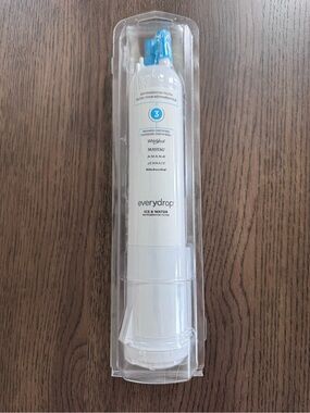 Everydrop Refrigerator Water & Ice Filter (Model 3) in White with Blue Tip